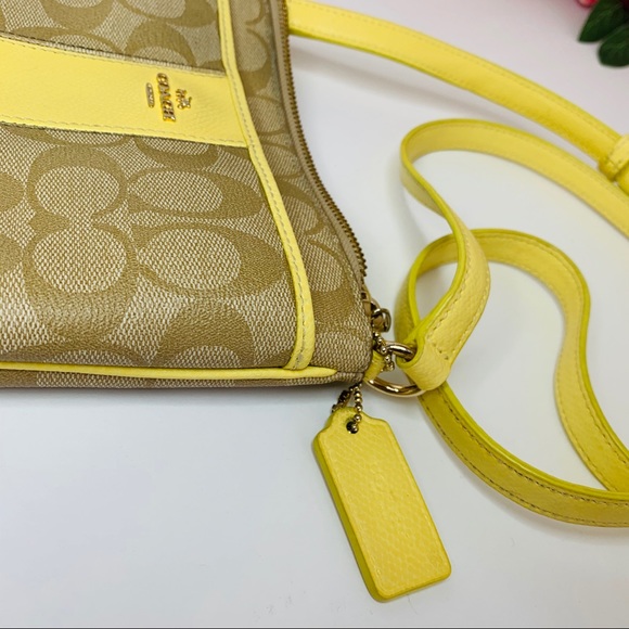 Authentic Coach Crossbody Bag (hands free shopping - Picture 5 of 8